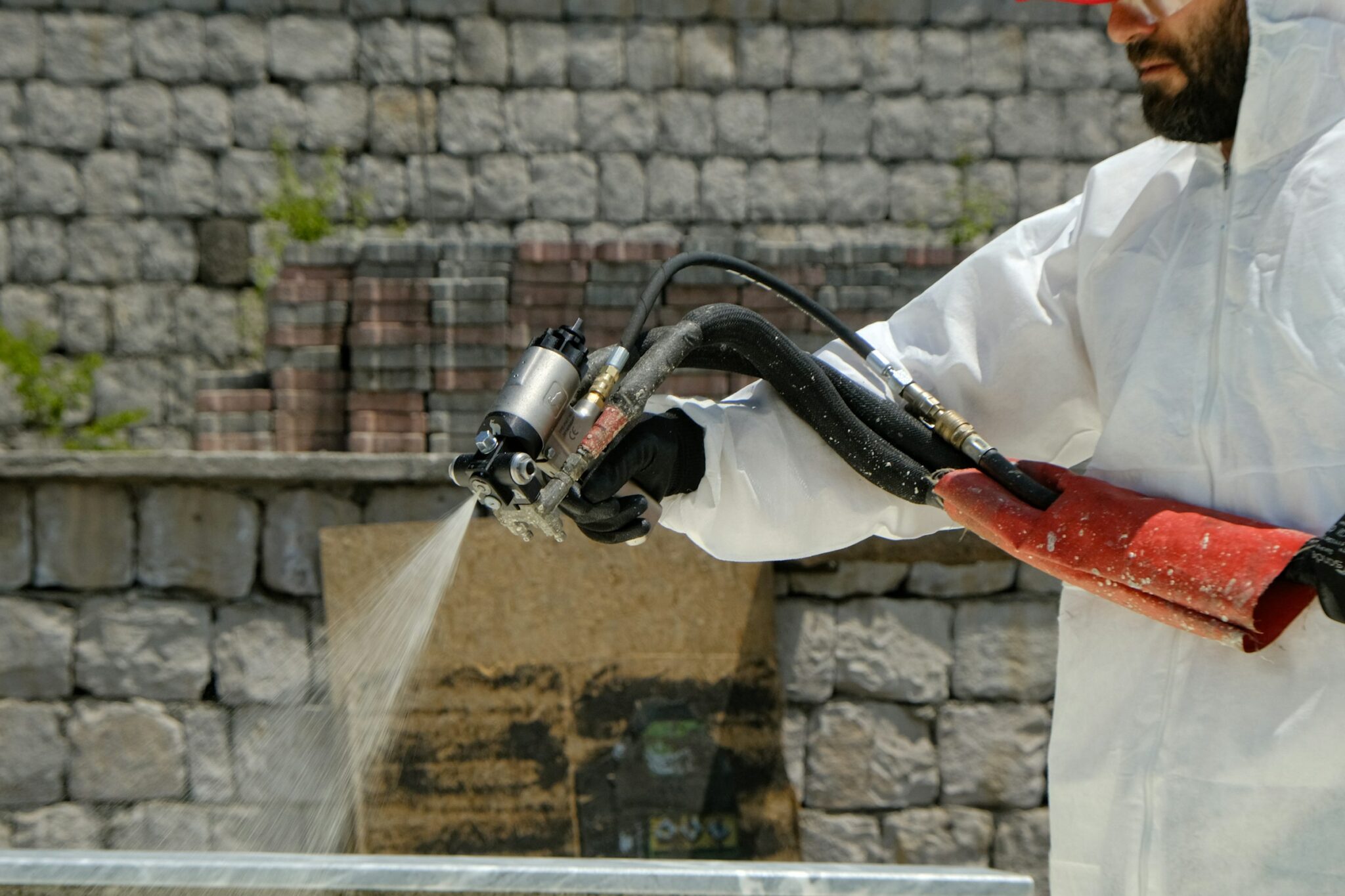 Applicator spraying polyurea